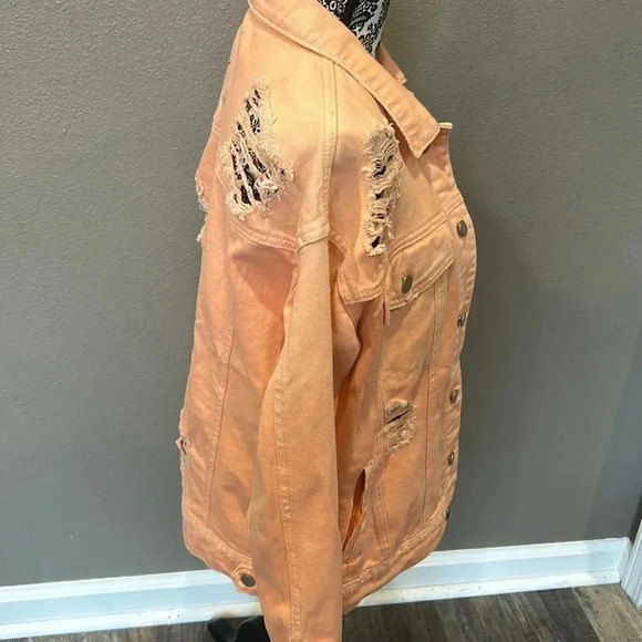 Purposely Distressed Forever 21 Peach Colored Jean Jacket Women's Size small - Picture 4 of 8